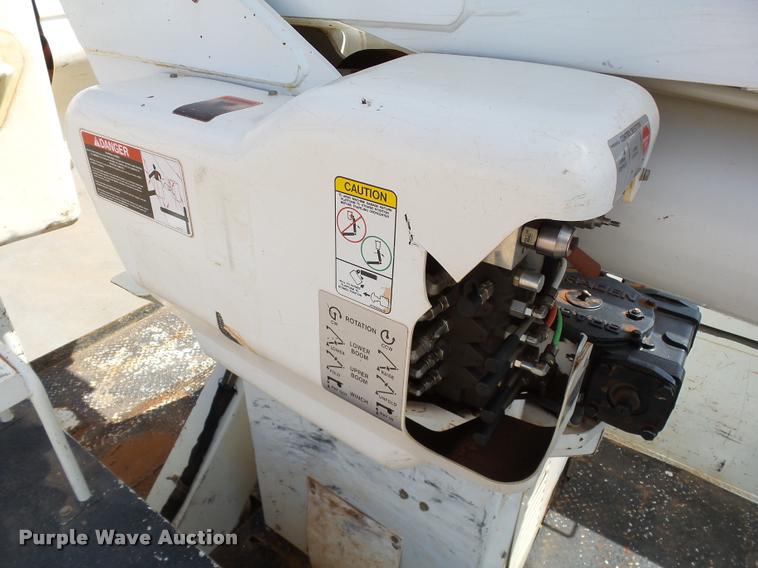 image for item DB4535 2010 International DuraStar 4300 bucket truck