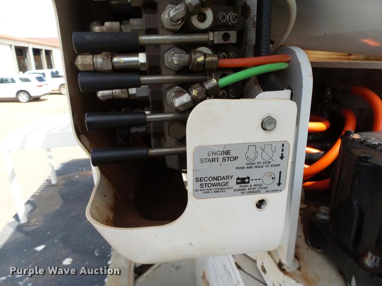 image for item DB4535 2010 International DuraStar 4300 bucket truck