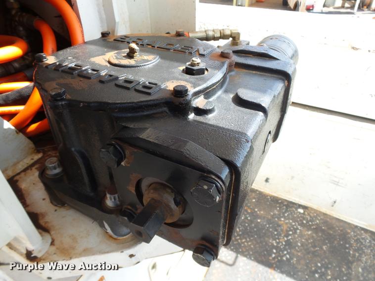 image for item DB4535 2010 International DuraStar 4300 bucket truck