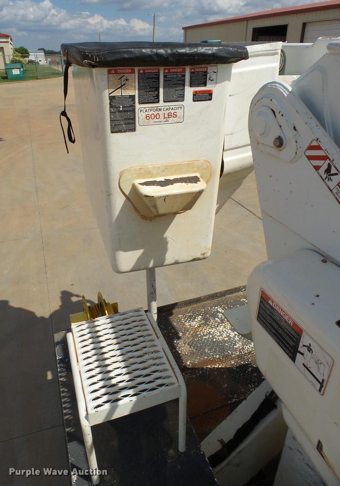 image for item DB4535 2010 International DuraStar 4300 bucket truck