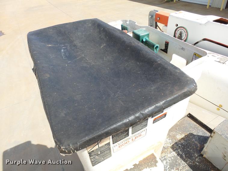 image for item DB4535 2010 International DuraStar 4300 bucket truck