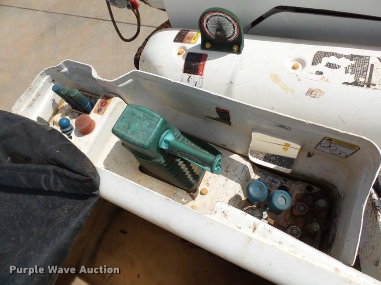 image for item DB4535 2010 International DuraStar 4300 bucket truck