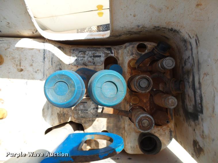 image for item DB4535 2010 International DuraStar 4300 bucket truck