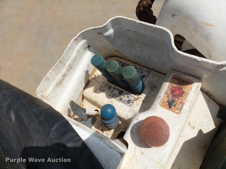 image for item DB4535 2010 International DuraStar 4300 bucket truck