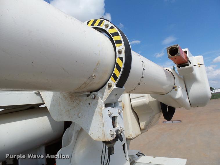 image for item DB4535 2010 International DuraStar 4300 bucket truck