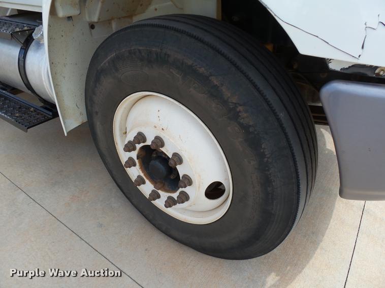 image for item DB4535 2010 International DuraStar 4300 bucket truck