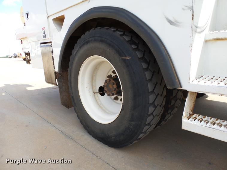 image for item DB4535 2010 International DuraStar 4300 bucket truck