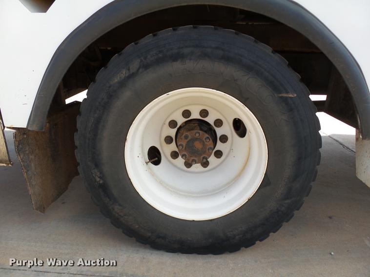 image for item DB4535 2010 International DuraStar 4300 bucket truck