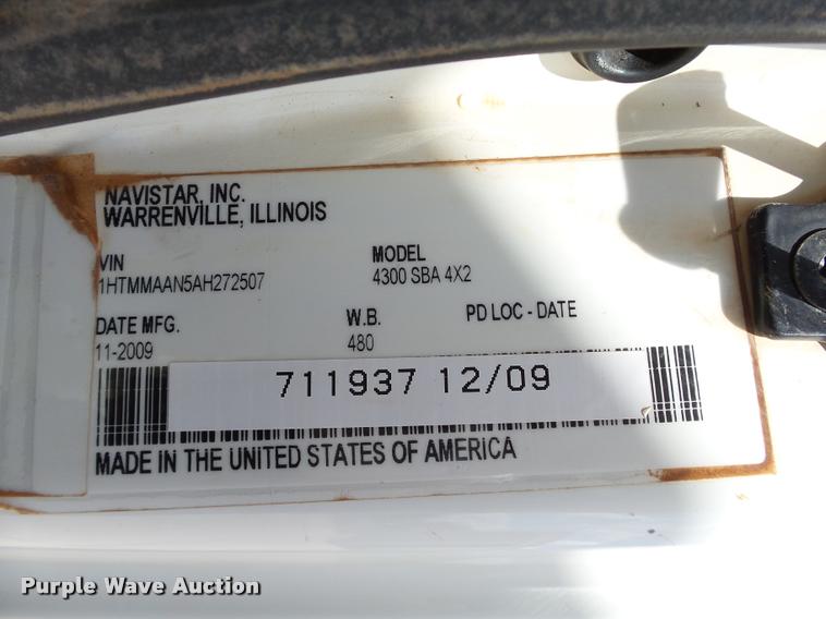 image for item DB4535 2010 International DuraStar 4300 bucket truck