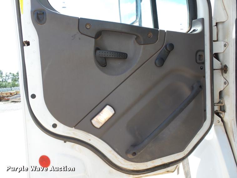 image for item DB4536 2009 Freightliner Business Class M2 bucket truck