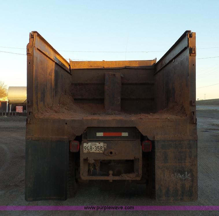 image for item H1651 1981 Mack R686ST dump truck