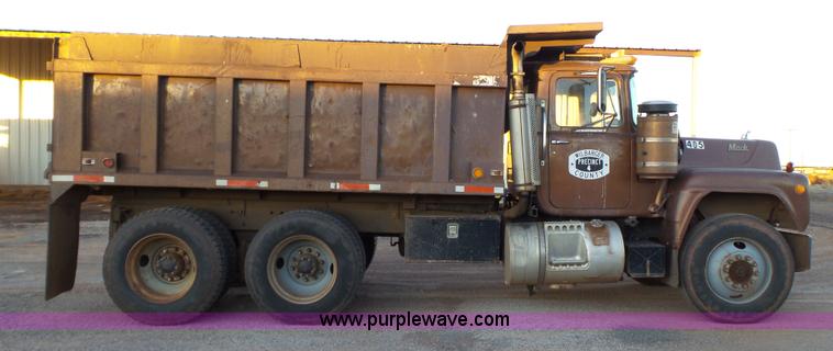 image for item H1651 1981 Mack R686ST dump truck