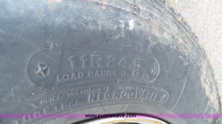 image for item H1651 1981 Mack R686ST dump truck