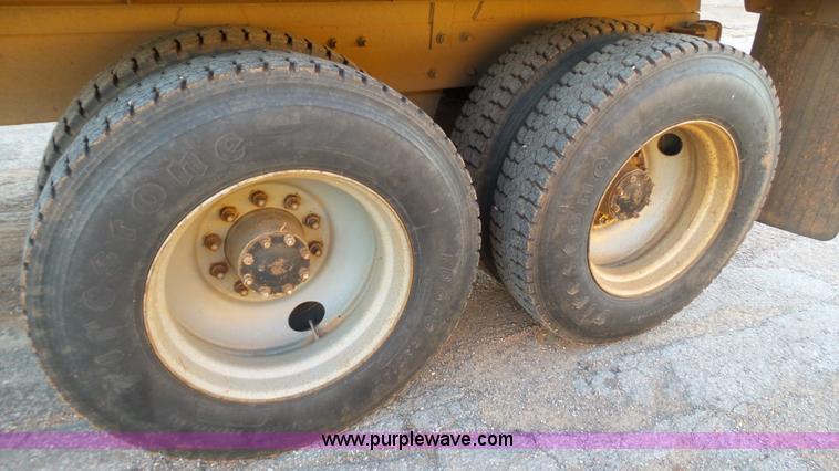 image for item H1651 1981 Mack R686ST dump truck