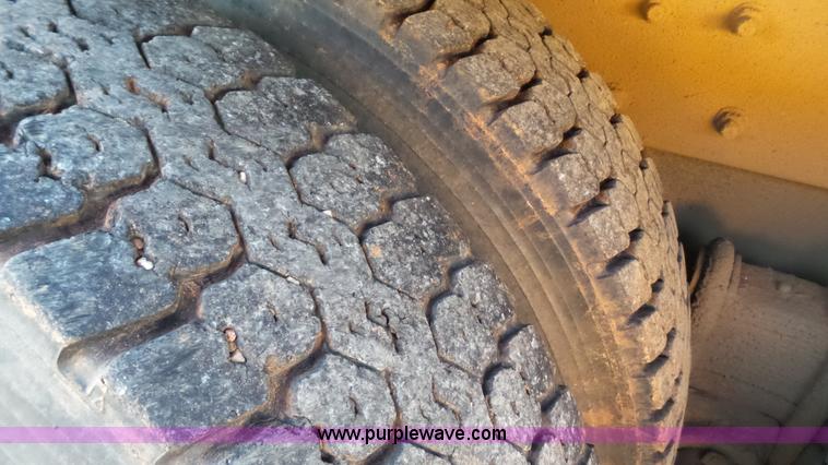 image for item H1651 1981 Mack R686ST dump truck