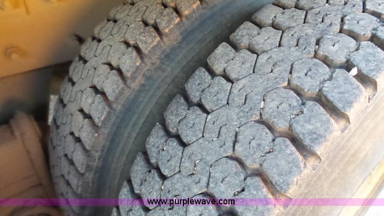 image for item H1651 1981 Mack R686ST dump truck