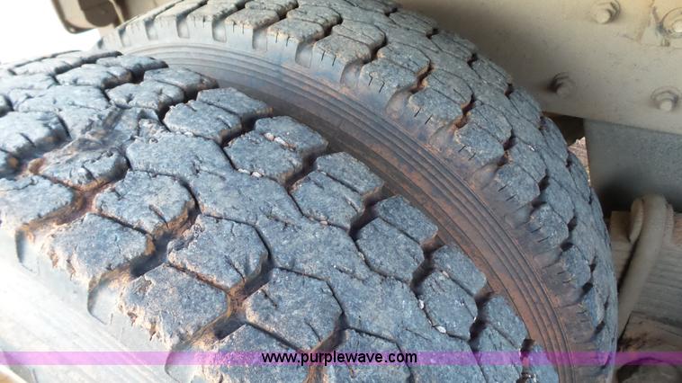 image for item H1651 1981 Mack R686ST dump truck