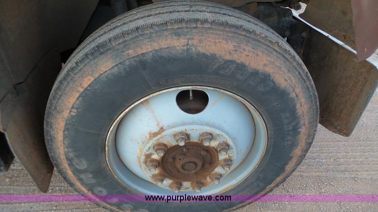 image for item H1651 1981 Mack R686ST dump truck