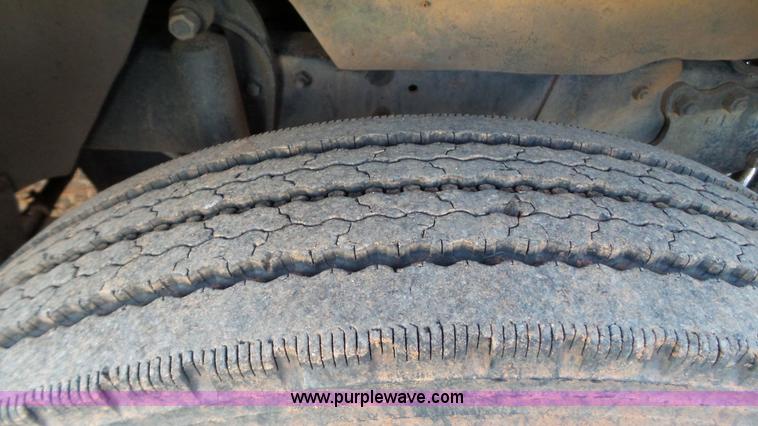 image for item H1651 1981 Mack R686ST dump truck