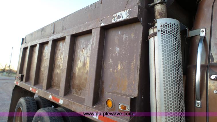 image for item H1651 1981 Mack R686ST dump truck