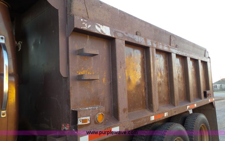 image for item H1651 1981 Mack R686ST dump truck