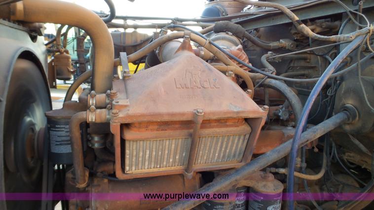 image for item H1651 1981 Mack R686ST dump truck