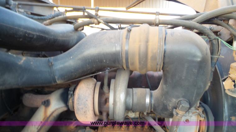 image for item H1651 1981 Mack R686ST dump truck