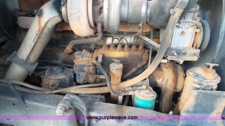 image for item H1651 1981 Mack R686ST dump truck