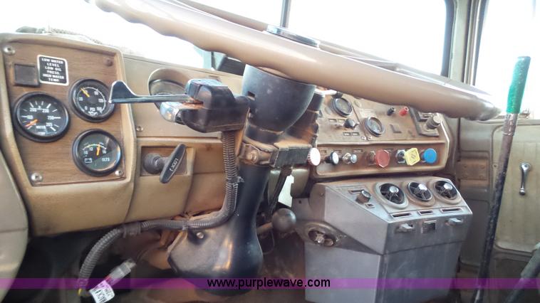 image for item H1651 1981 Mack R686ST dump truck