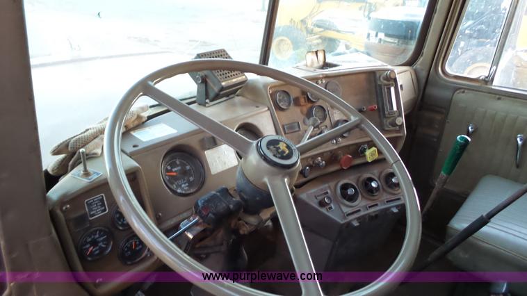 image for item H1651 1981 Mack R686ST dump truck