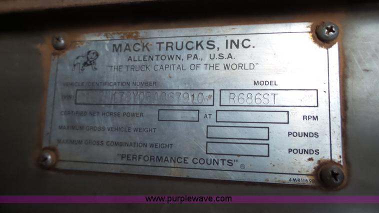 image for item H1651 1981 Mack R686ST dump truck