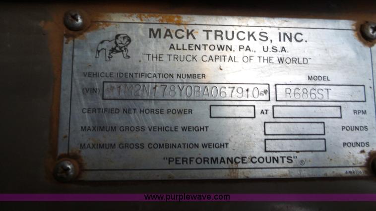 image for item H1651 1981 Mack R686ST dump truck