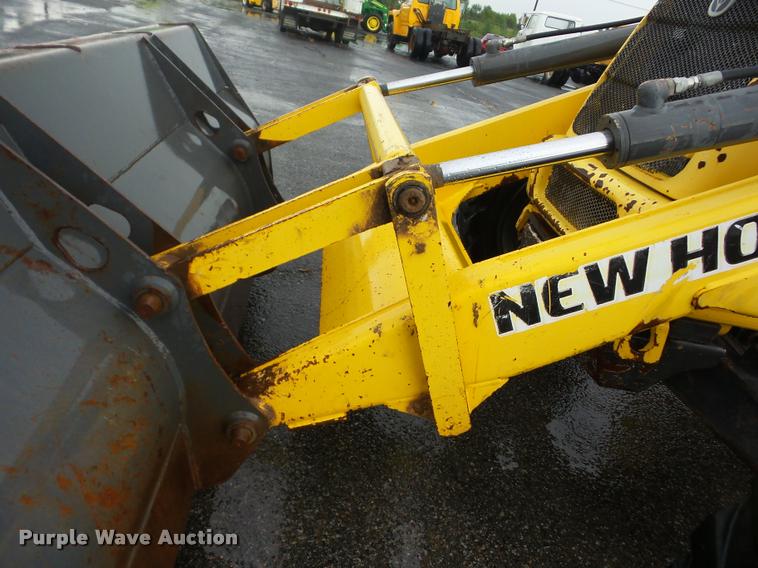 image for item J8737 2007 New Holland B110 backhoe