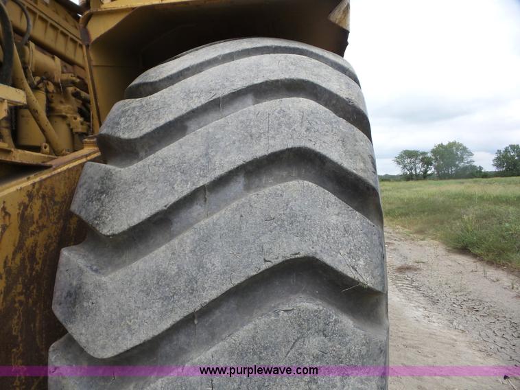 image for item J8742 1979 Caterpillar 637D scraper