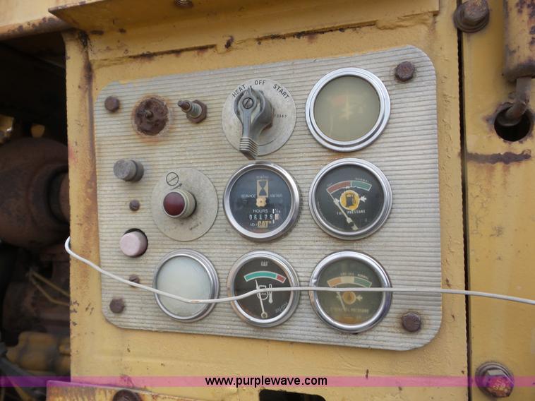 image for item J8742 1979 Caterpillar 637D scraper