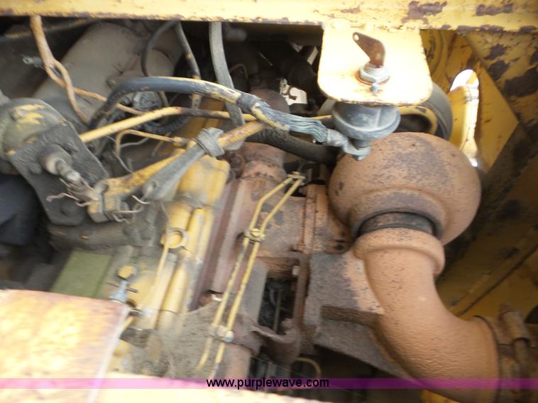 image for item J8742 1979 Caterpillar 637D scraper