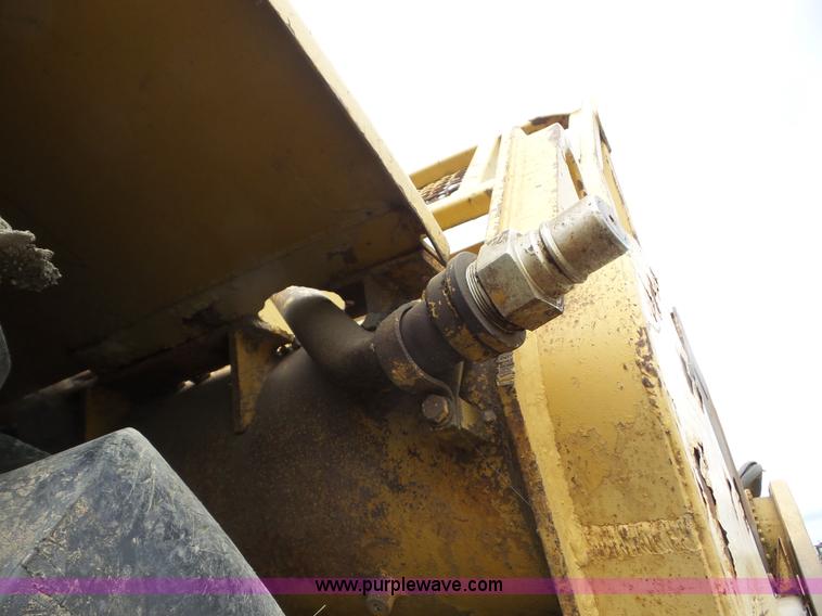 image for item J8742 1979 Caterpillar 637D scraper