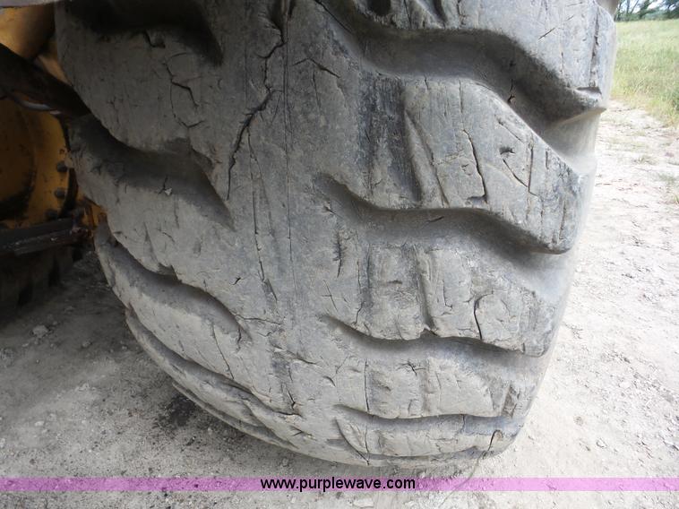 image for item J8742 1979 Caterpillar 637D scraper