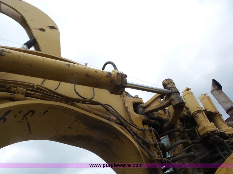 image for item J8742 1979 Caterpillar 637D scraper
