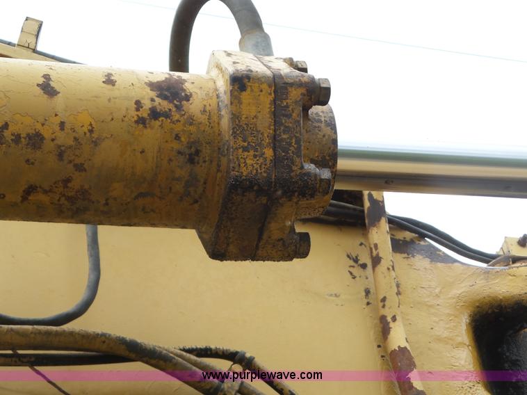 image for item J8742 1979 Caterpillar 637D scraper