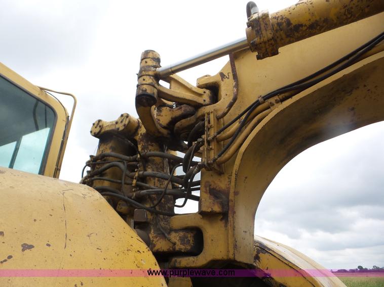 image for item J8742 1979 Caterpillar 637D scraper