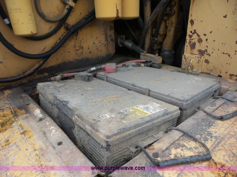 image for item J8742 1979 Caterpillar 637D scraper