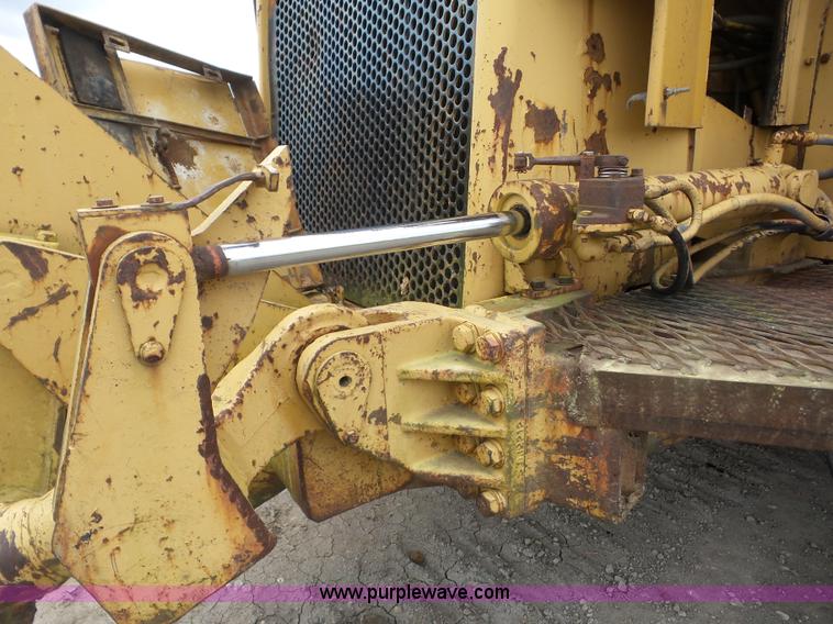 image for item J8742 1979 Caterpillar 637D scraper