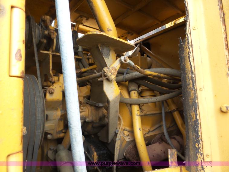 image for item J8742 1979 Caterpillar 637D scraper