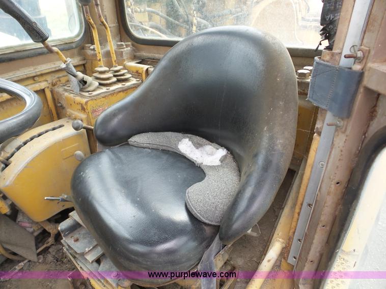 image for item J8742 1979 Caterpillar 637D scraper
