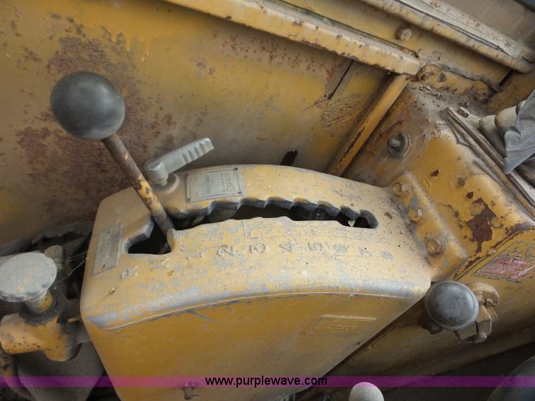 image for item J8742 1979 Caterpillar 637D scraper