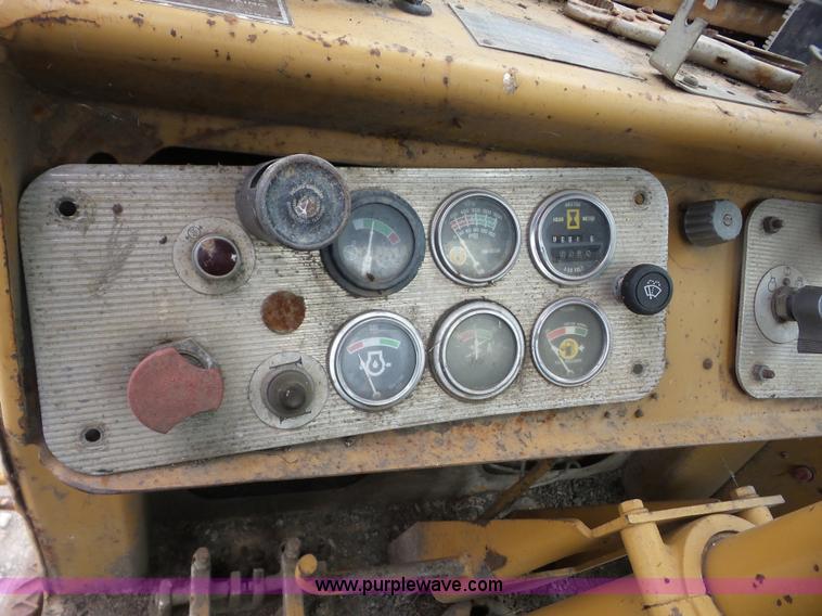 image for item J8742 1979 Caterpillar 637D scraper