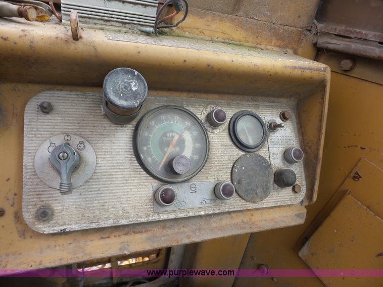 image for item J8742 1979 Caterpillar 637D scraper