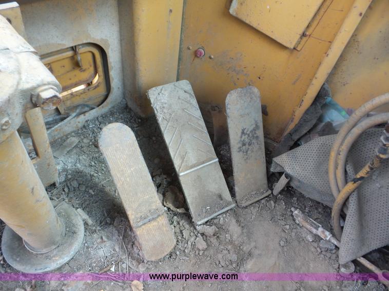 image for item J8742 1979 Caterpillar 637D scraper