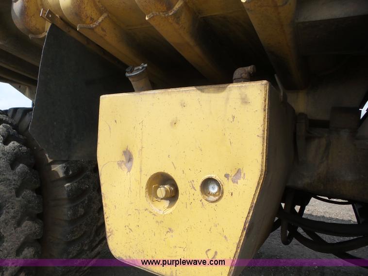 image for item J8745 1987 Caterpillar 773B haul truck